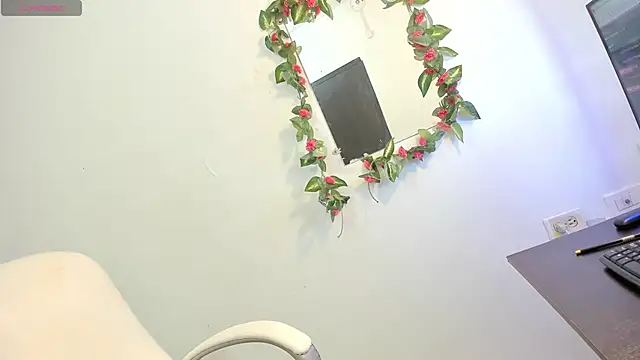 Snapshot of ariana_crazzy chatting on December 27, 2024, 6:10 pm ariana crazzy online show from December 27, 2024, 6:10 pm