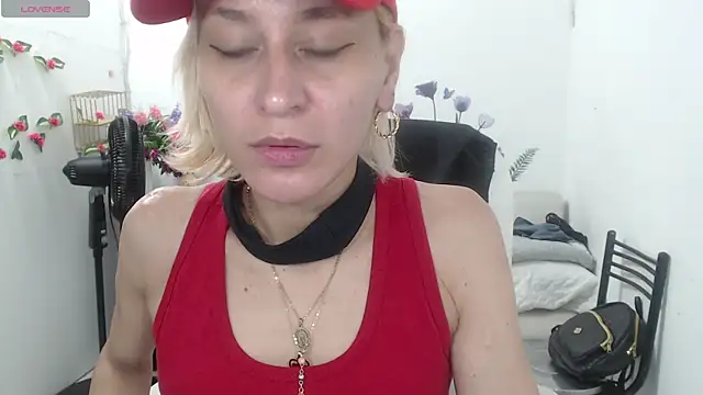 Snapshot of ariana_crazzy chatting on January 22, 2025, 4:55 pm ariana crazzy online show from January 22, 2025, 4:55 pm