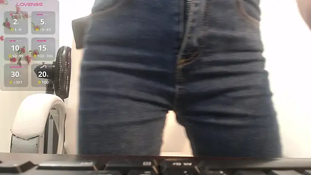 Snapshot of ariana_crazzy chatting on January 24, 2025, 5:11 pm ariana crazzy online show from January 24, 2025, 5:11 pm