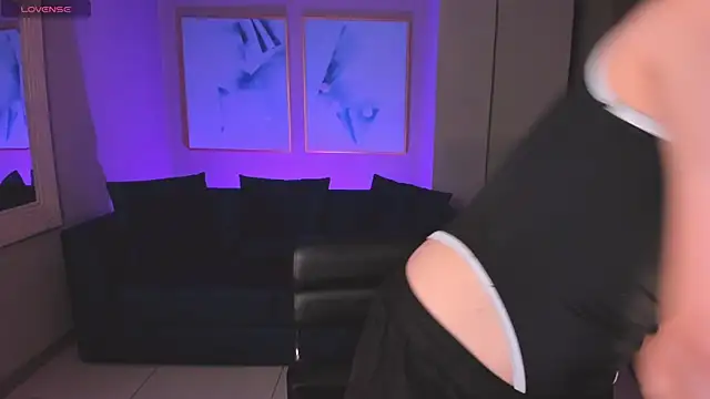 Snapshot of AlinaKravitz chatting on March 14, 2025, 12:18 pm AlinaKravitz online show from March 14, 2025, 12:18 pm