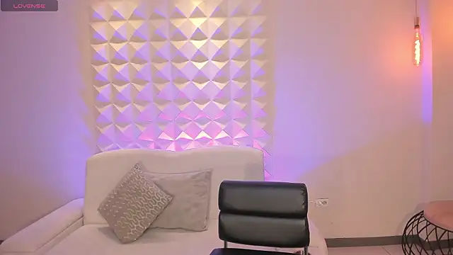 AlinaKravitz online show from February 8, 2026, 6:22 pm