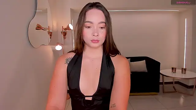 AlinaKravitz online show from May 3, 2026, 4:24 pm
