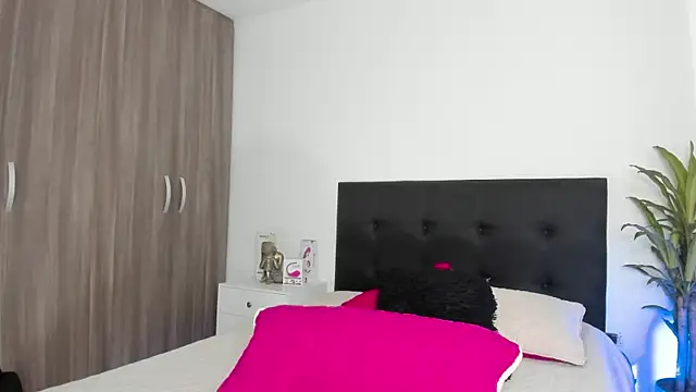 LaylaJewel online show from March 14, 2025, 4:30 pm