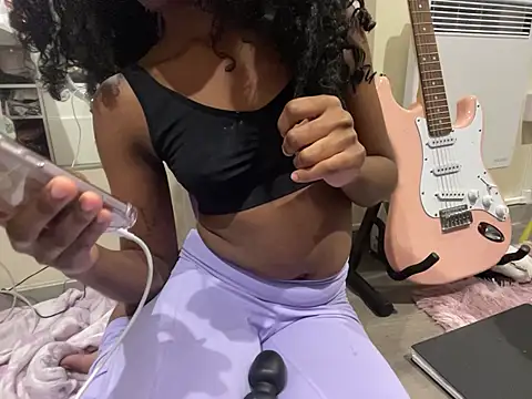 Snapshot of iveedie017 chatting on December 2, 2025, 1:22 am iveedie017 online show from December 2, 2025, 1:22 am