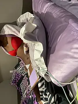 Snapshot of iveedie017 chatting on March 22, 2026, 5:44 am iveedie017 online show from March 22, 2026, 5:44 am