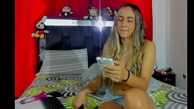 chloe vasquez710 online show from January 15, 2025, 4:32 pm