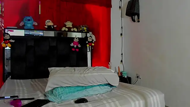 chloe vasquez710 online show from February 13, 2025, 4:17 pm