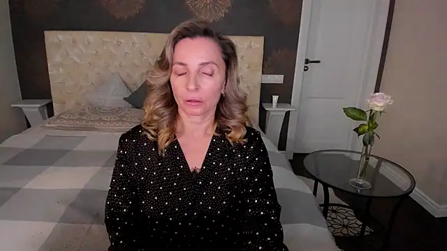 Snapshot of AllisonWilliams chatting on October 16, 2025, 4:41 pm AllisonWilliams online show from October 16, 2025, 4:41 pm