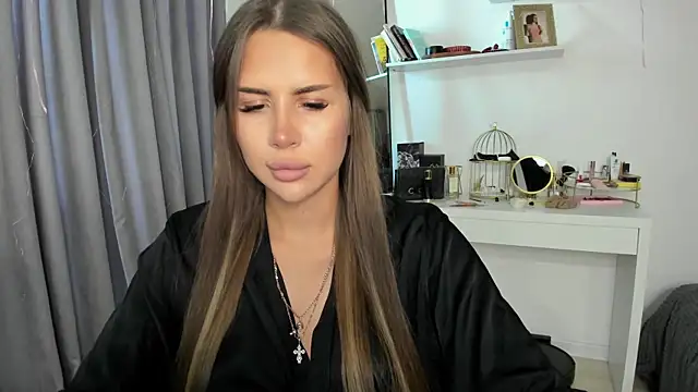 Snapshot of SuraMune chatting on February 20, 2025, 12:25 pm SuraMune online show from February 20, 2025, 12:25 pm