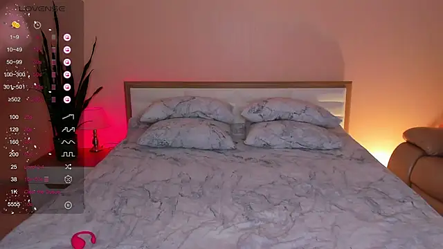 Snapshot of skinny_sissss chatting on October 20, 2025, 11:10 am skinny sissss online show from October 20, 2025, 11:10 am