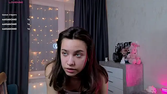 Snapshot of EmeliaReaper chatting on November 26, 2025, 9:49 pm EmeliaReaper online show from November 26, 2025, 9:49 pm