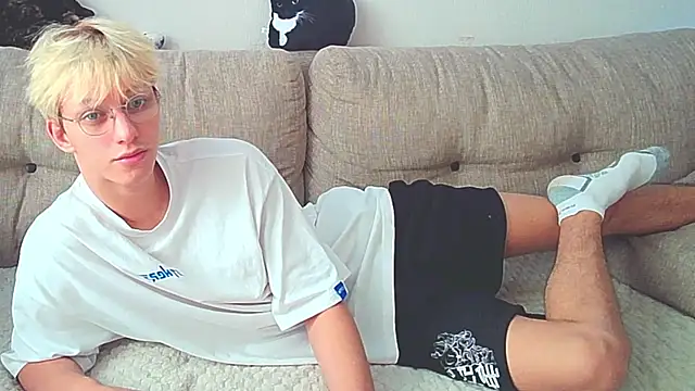 Ostin meow online show from December 7, 2024, 7:49 am