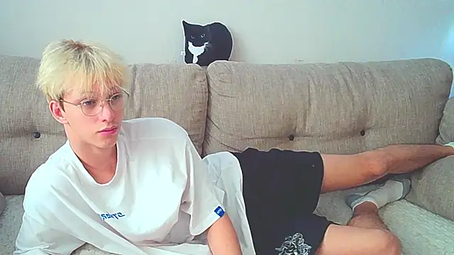 Ostin meow online show from December 8, 2024, 8:20 am