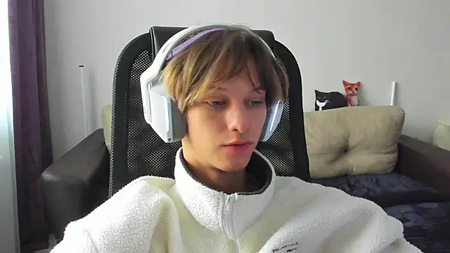 Ostin meow online show from September 29, 2025, 5:23 am