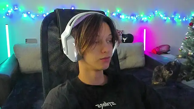 Ostin meow online show from December 15, 2025, 6:39 am