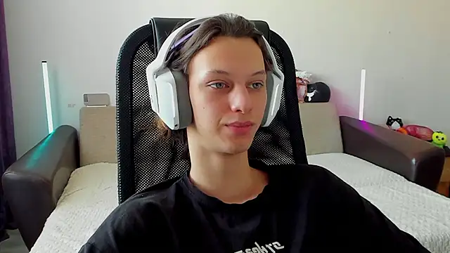 Ostin meow online show from February 20, 2026, 5:15 am