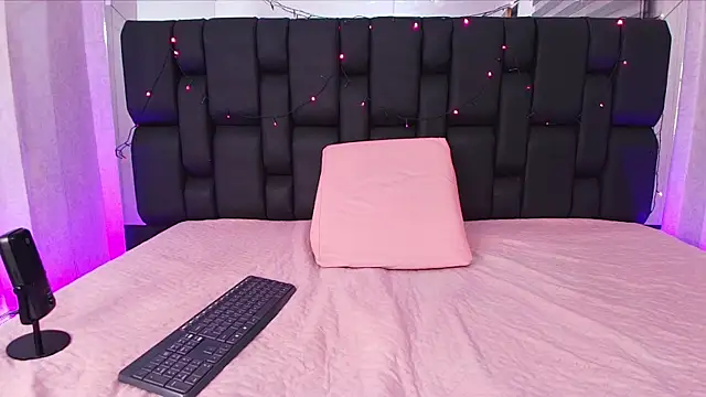 Snapshot of canela_oss chatting on February 20, 2025, 11:53 am canela oss online show from February 20, 2025, 11:53 am