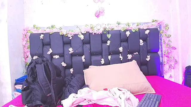 Snapshot of canela_oss chatting on September 18, 2025, 11:56 am canela oss online show from September 18, 2025, 11:56 am