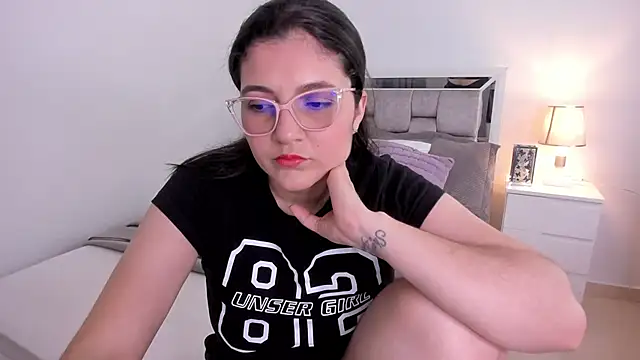 Camilaa bueno online show from March 21, 2026, 11:30 pm