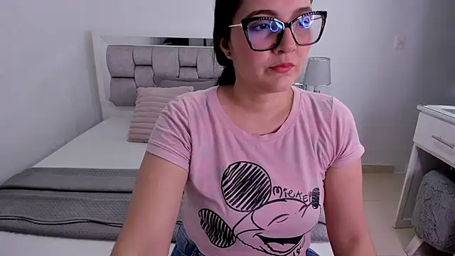 Camilaa bueno online show from June 27, 2026, 1:32 am