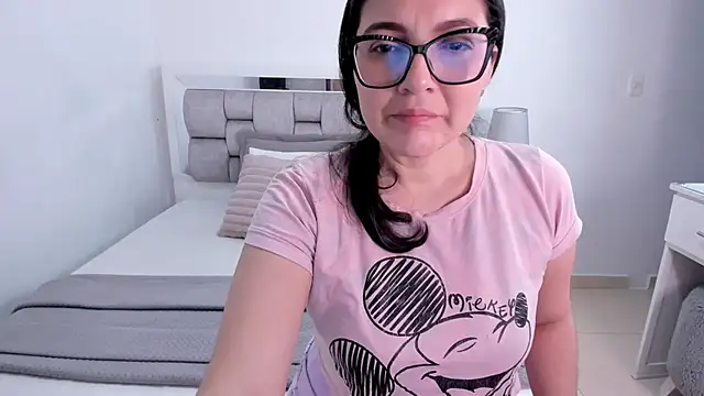 Camilaa bueno online show from July 1, 2026, 12:45 am