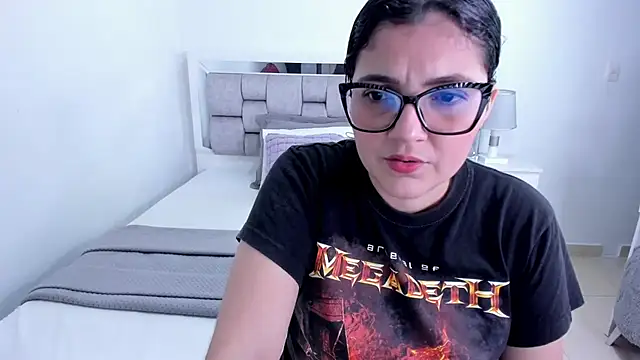 Camilaa bueno online show from July 3, 2026, 2:07 am