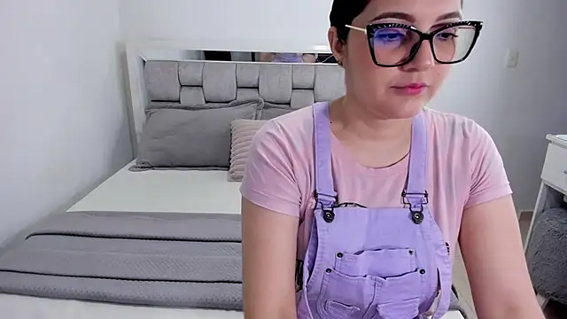Camilaa bueno online show from July 13, 2026, 11:18 pm