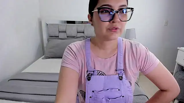 Camilaa bueno online show from July 14, 2026, 2:05 am