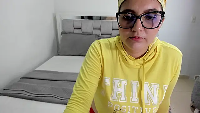 Camilaa bueno online show from July 17, 2026, 12:17 am