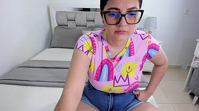 Camilaa bueno online show from August 8, 2026, 12:46 am