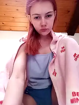 Snapshot of ella_grays chatting on January 1, 2025, 2:20 pm ella grays online show from January 1, 2025, 2:20 pm