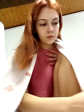 Snapshot of ella_grays chatting on January 6, 2025, 4:02 pm ella grays online show from January 6, 2025, 4:02 pm