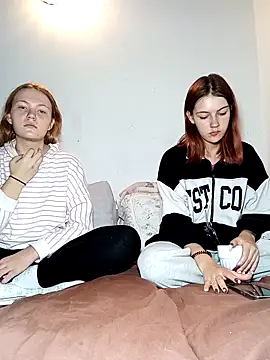 Snapshot of ella_grays chatting on October 5, 2025, 3:54 pm ella grays online show from October 5, 2025, 3:54 pm