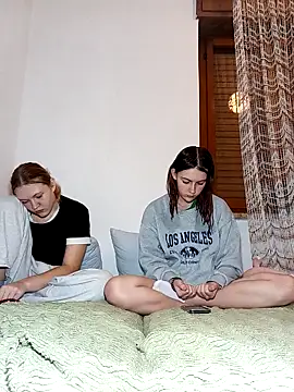 Snapshot of ella_grays chatting on November 1, 2025, 7:27 pm ella grays online show from November 1, 2025, 7:27 pm