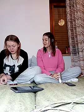 Snapshot of ella_grays chatting on November 23, 2025, 5:02 pm ella grays online show from November 23, 2025, 5:02 pm