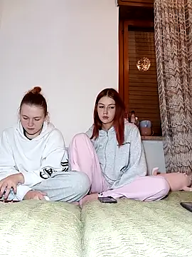 Snapshot of ella_grays chatting on November 28, 2025, 6:32 pm ella grays online show from November 28, 2025, 6:32 pm