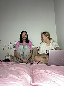 ella grays online show from April 28, 2026, 7:08 pm