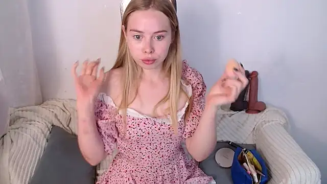 sofiaa here online show from June 10, 2026, 12:11 am