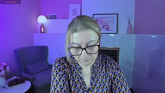 AlexandraKind online show from February 25, 2025, 6:14 am