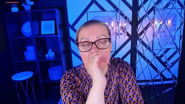 AlexandraKind online show from March 3, 2025, 7:39 pm