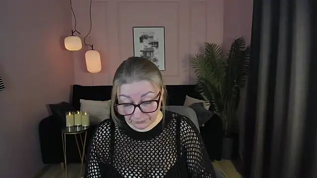 AlexandraKind online show from March 11, 2025, 9:15 pm