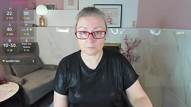 AlexandraKind online show from September 12, 2025, 1:44 pm