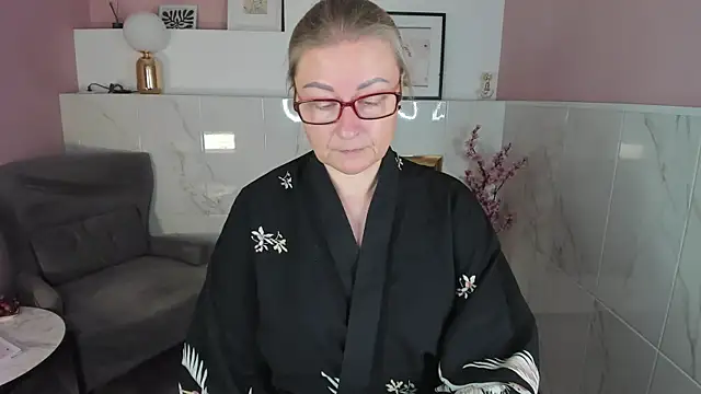 AlexandraKind online show from September 14, 2025, 1:32 pm