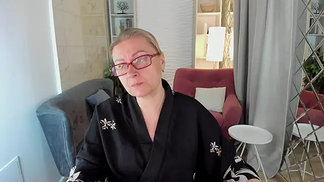 AlexandraKind online show from October 6, 2025, 8:39 pm