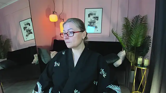 AlexandraKind online show from October 17, 2025, 1:46 pm