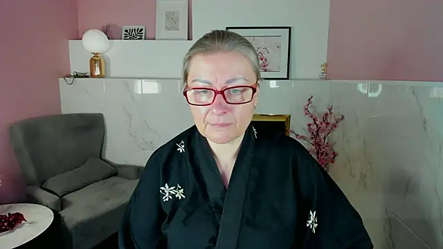 AlexandraKind online show from October 25, 2025, 1:40 pm