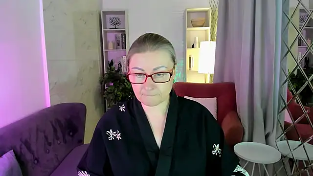 AlexandraKind online show from November 11, 2025, 8:31 pm