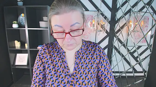 AlexandraKind online show from December 21, 2025, 1:29 pm