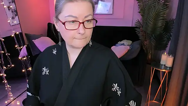 AlexandraKind online show from February 10, 2026, 9:41 pm