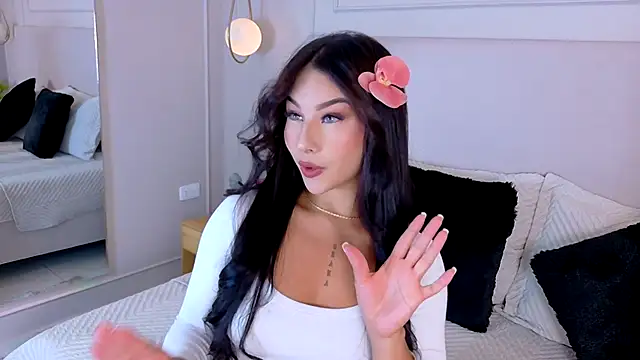 EymiCuper online show from October 20, 2025, 7:14 pm